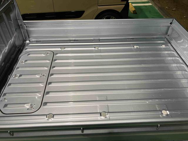 ハイゼットトラック スタンダード　５速マニュアル　２ＷＤ　ＡＭ／ＦＭラジオ　マニュアルエアコン　ハロゲンヘッドライト（14枚目）