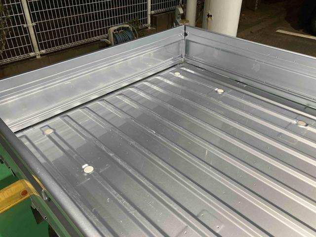 ハイゼットトラック スタンダード　５速マニュアル　２ＷＤ　ＡＭ／ＦＭラジオ　マニュアルエアコン　ハロゲンヘッドライト（17枚目）