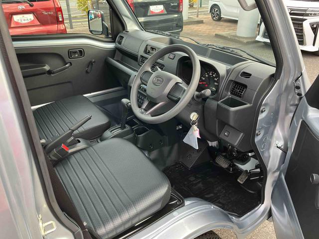 ハイゼットトラック スタンダード　農用スペシャル　電子制御式４ＷＤ　荷台ＬＥＤライト　リヤ４枚リーフスプリング　スーパーデフロック　衝突被害軽減ブレーキ　コーナーセンサー　スピーカー一体型ＡＭ／ＦＭラジオ　エアコン　パワステ（9枚目）