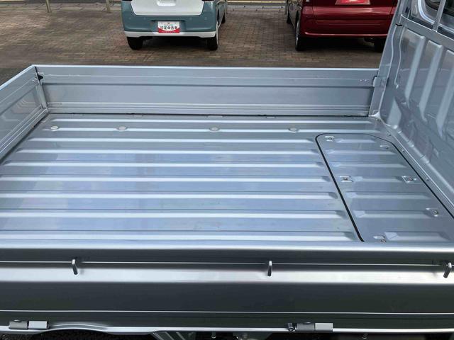 ハイゼットトラック スタンダード　農用スペシャル　電子制御式４ＷＤ　荷台ＬＥＤライト　リヤ４枚リーフスプリング　スーパーデフロック　衝突被害軽減ブレーキ　コーナーセンサー　スピーカー一体型ＡＭ／ＦＭラジオ　エアコン　パワステ（16枚目）