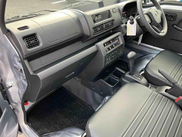 ハイゼットトラック スタンダード　農用スペシャル　電子制御式４ＷＤ　荷台ＬＥＤライト　リヤ４枚リーフスプリング　スーパーデフロック　衝突被害軽減ブレーキ　コーナーセンサー　スピーカー一体型ＡＭ／ＦＭラジオ　エアコン　パワステ（17枚目）