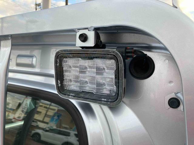 ハイゼットトラック スタンダード　農用スペシャル　電子制御式４ＷＤ　荷台ＬＥＤライト　リヤ４枚リーフスプリング　スーパーデフロック　衝突被害軽減ブレーキ　コーナーセンサー　スピーカー一体型ＡＭ／ＦＭラジオ　エアコン　パワステ（23枚目）