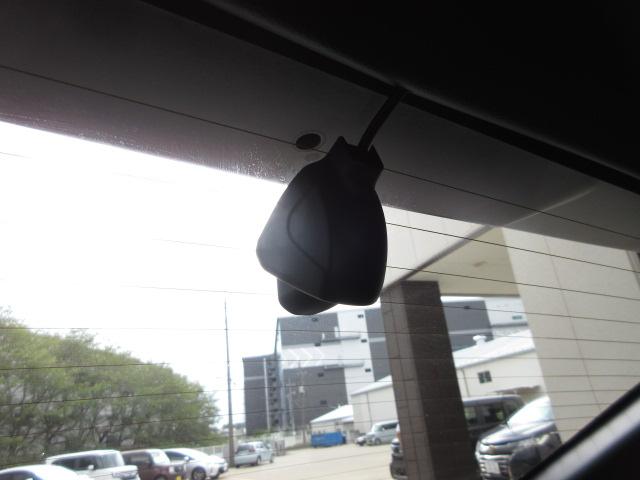 ヴェゼル ｅ：ＨＥＶＺ　禁煙車・ナビ・ドラレコ・ＥＴＣ　スマキ　Ｐトランク　フルオートエアコン　Ｄレコ　エアバッグ　両席エアバック　Ｒカメ　パワーウィンドウ　ＬＥＤランプ　クルーズＣ　ナビ＆ＴＶ　キーレスエントリー　ＥＴＣ付（6枚目）