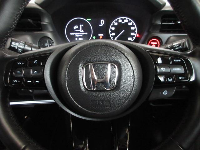 ヴェゼル ｅ：ＨＥＶＺ　禁煙車・ナビ・ドラレコ・ＥＴＣ　スマキ　Ｐトランク　フルオートエアコン　Ｄレコ　エアバッグ　両席エアバック　Ｒカメ　パワーウィンドウ　ＬＥＤランプ　クルーズＣ　ナビ＆ＴＶ　キーレスエントリー　ＥＴＣ付（8枚目）