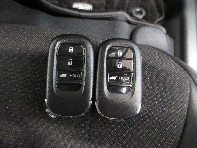 ヴェゼル ｅ：ＨＥＶＺ　禁煙車・ナビ・ドラレコ・ＥＴＣ　スマキ　Ｐトランク　フルオートエアコン　Ｄレコ　エアバッグ　両席エアバック　Ｒカメ　パワーウィンドウ　ＬＥＤランプ　クルーズＣ　ナビ＆ＴＶ　キーレスエントリー　ＥＴＣ付（17枚目）