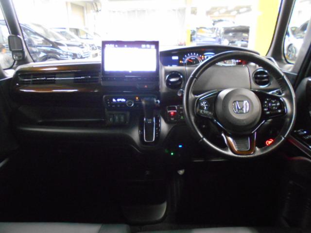 N-BOXカスタム Lターボ 禁煙/ワンオーナー/サポカー/渋滞追従/2トーンカラー/特別仕様車コーディネートスタイル/左右シートヒーター/純正9インチナビ&リヤカメラ&前後ドラレコ/Bluetooth/ETC 地デジチューナー(12枚目)