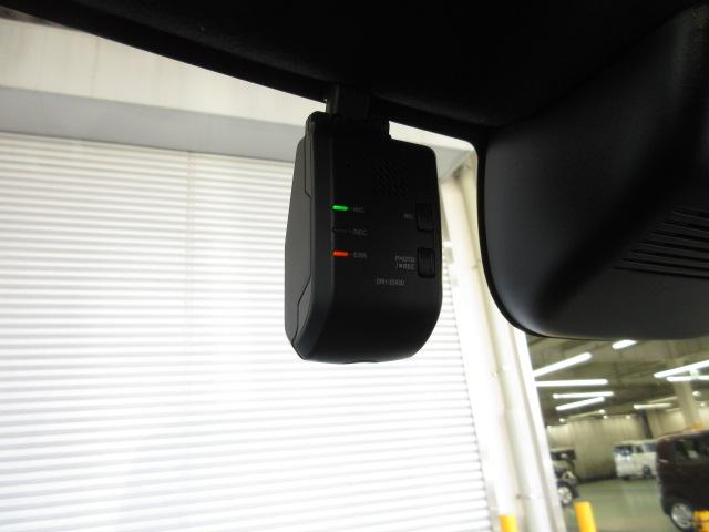 N-BOXカスタム ベースグレード 禁煙/元試乗車デモカー/コネクテッド/サポカー/渋滞追従/純正8インチナビ&リヤカメラ/ドラレコ/左右シートヒーター/フルセグ/Bluetooth/ETC USB接続 CMBS Dレコ 1オーナー(8枚目)