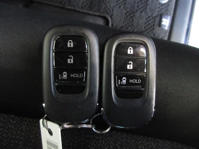 N-BOXカスタム ベースグレード 禁煙/元試乗車デモカー/コネクテッド/サポカー/渋滞追従/純正8インチナビ&リヤカメラ/ドラレコ/左右シートヒーター/フルセグ/Bluetooth/ETC USB接続 CMBS Dレコ 1オーナー(33枚目)