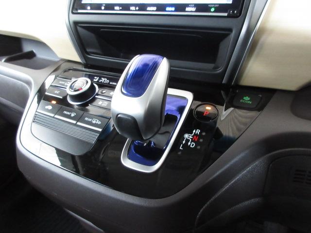 フリードハイブリッド ハイブリッド・Gホンダセンシング 禁煙車 LEDヘッドライト ETC スマートキー 純正ナビ リアカメラ ドラレコ 軽減ブレーキ キーフリーシステム 1オ-ナ- 記録簿 DVD再生可能 サイドカーテンエアバック ECON Aクルーズ(11枚目)