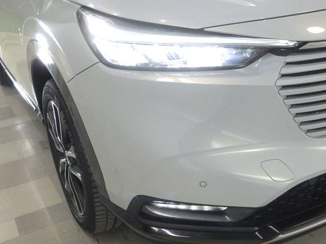 ヴェゼル e:HEVZ 禁煙車 衝突回避支援ブレーキ機能 スマキ Pトランク フルオートエアコン Dレコ エアバッグ 両席エアバック Rカメ パワーウィンドウ LEDランプ ソナー クルーズC ナビ&TV キーレスエントリー(20枚目)