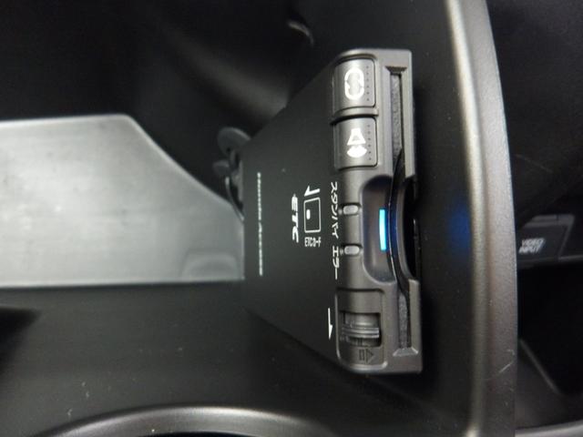 フリード Ｇエアロジャストセレクション　禁煙車　ＤＶＤ再生可　ワンセグ　ドラレコ　ダブルエアバッグ　Ｂカメ　パワーウインドウ　ＥＴＣ付　パワーステアリング　両側スライド左側パワースライドドア　ウォークスルー　３列シート　ＡＢＳ　エアバッグ（5枚目）