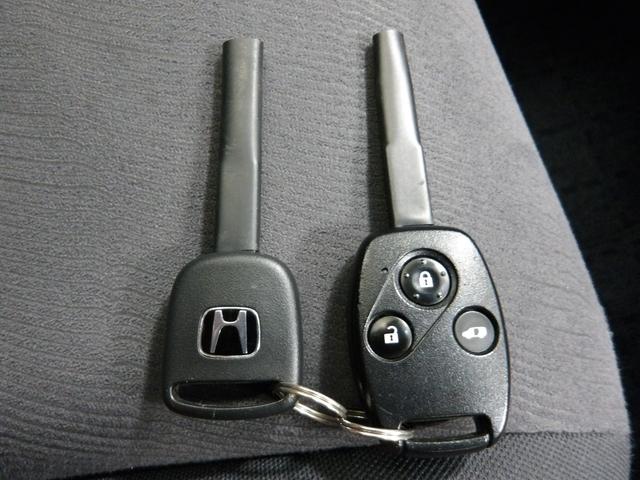 フリード Ｇエアロジャストセレクション　禁煙車　ＤＶＤ再生可　ワンセグ　ドラレコ　ダブルエアバッグ　Ｂカメ　パワーウインドウ　ＥＴＣ付　パワーステアリング　両側スライド左側パワースライドドア　ウォークスルー　３列シート　ＡＢＳ　エアバッグ（11枚目）