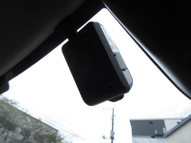 ヴェゼル e:HEVZ 禁煙車 衝突回避支援ブレーキ機能 1オナ スマキ Pトランク フルオートエアコン Dレコ エアバッグ 両席エアバック Rカメ 記録簿付 パワーウィンドウ LEDランプ ソナー クルーズC ナビ&TV(5枚目)