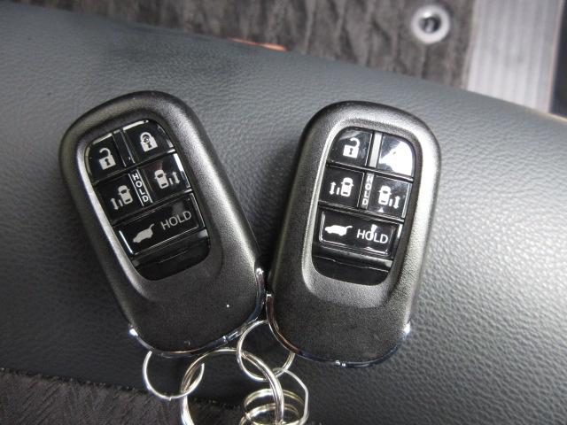 ステップワゴン スパーダ 禁煙車 キーレスエントリー WAC 両側Pスライドドア パワーゲート リアカメラ ターボ車 フルセグテレビ パワーステアリング オートエアコン ウォークスルー ETC車載器 サイドカーテンエアバック(7枚目)