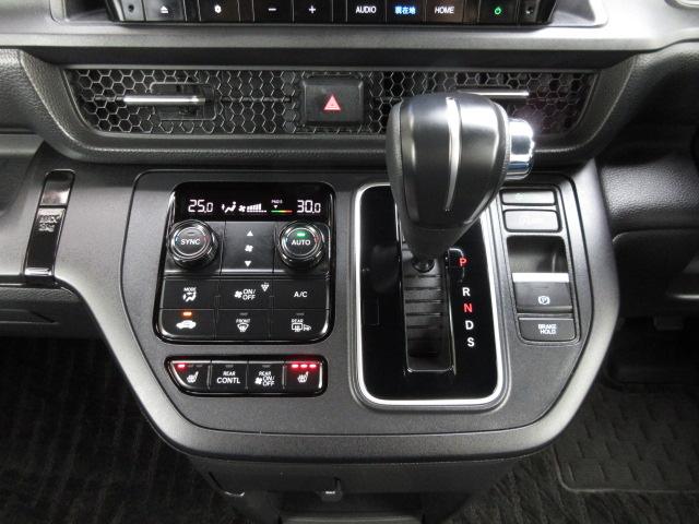 ステップワゴン スパーダ 禁煙車 キーレスエントリー WAC 両側Pスライドドア パワーゲート リアカメラ ターボ車 フルセグテレビ パワーステアリング オートエアコン ウォークスルー ETC車載器 サイドカーテンエアバック(12枚目)