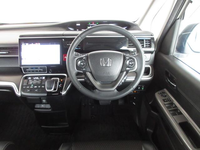 ステップワゴンスパーダ ｅ：ＨＥＶスパーダＧ・ＥＸホンダセンシング　禁煙車　エアバック　地デジ　クルコン　サイドエアバッグ　シ－トヒ－タ－　衝突軽減システム　スマキー　ＬＥＤランプ　ドラレコ　ＵＳＢ接続　ＡＢＳ　キーレス　フルオートエアコン　ＥＴＣ　三列シート　イモビ（14枚目）
