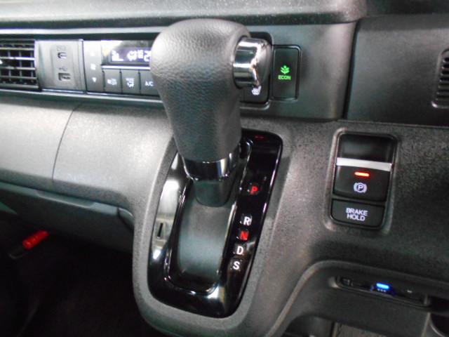 N-BOXカスタム ベースグレード 禁煙車 USB接続 CMBS Dレコ 1オーナー ベンチシート オートエアコン スマートキ LED 盗難防止装置 クルコン ETC バックカメラ フルセグTV パワーステアリング エアバッグ ESC(13枚目)