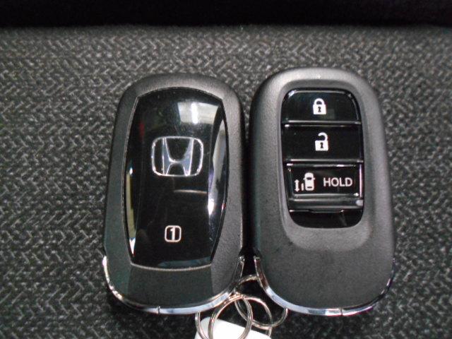 N-BOXカスタム ベースグレード 禁煙車 USB接続 CMBS Dレコ 1オーナー ベンチシート オートエアコン スマートキ LED 盗難防止装置 クルコン ETC バックカメラ フルセグTV パワーステアリング エアバッグ ESC(16枚目)