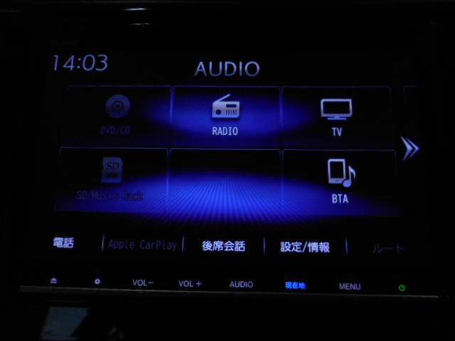 シャトル ハイブリッドＸホンダセンシング　禁煙車　フロアマット　ドアバイザー　ラバーマット　９インチナビ　ドラレコ　横滑抑制　リヤカメラ　スマ－トキ－　イモビ　ＴＶナビ　サイドエアバッグ　シートヒーター付き　キーレス　ＵＳＢ　ＤＶＤ再生機能（4枚目）