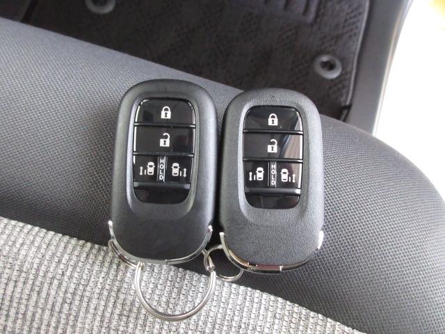 N-BOX ファッションスタイル 禁煙車 ファッションスタイル 8インチナビ ETC フロアカーペット 両側スライドドア スマートキ LEDランプ バックモニター サイドカーテンエアバック クルコン VSA エアバッグ キーフリー(31枚目)