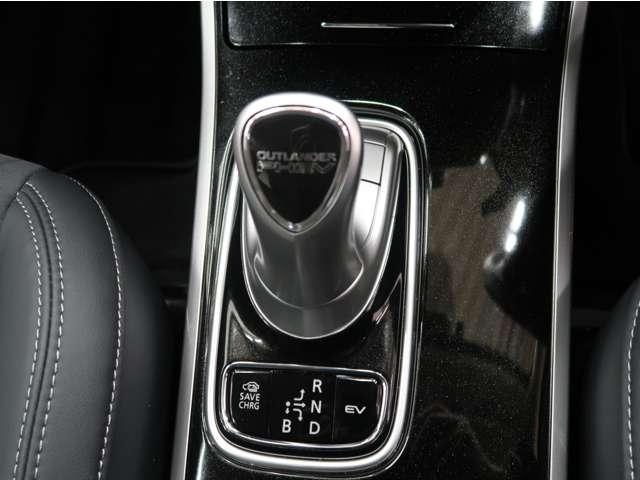 アウトランダーPHEV Gプラスパッケージ ☆禁煙☆残存率85☆スマホ連携ナビ☆1500W給電☆誤発進抑制☆後側方検知 レ-ダ-クル-ズ☆マルチアラウンドモニター☆電動リヤゲ-ト☆ ETC2.0☆オ-トハイビ-ム☆LEDライト☆フルセグTV(12枚目)