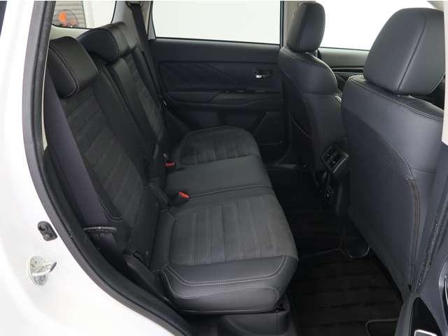 アウトランダーPHEV Gプラスパッケージ ☆禁煙☆純正7型ナビ☆誤発進抑制☆後側方検知☆ロックフォード☆マルチアラウンドモニタ-☆レ-ダ-クル-ズコントロ-ル☆障害物センサー☆車線逸脱警報☆1500W給電☆三菱リモ-トコントロ-ル☆電動シ-ト(7枚目)