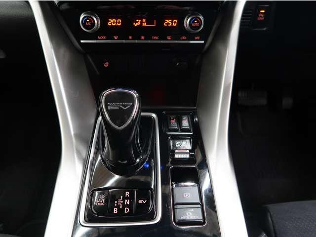 エクリプスクロスPHEV G ☆11型ナビ☆1500W給電☆温水ヒ-タ-☆車検整備付☆残存率93% ☆後側方検知☆誤発進抑制☆オ-トパ-キング☆オ-トハイビ-ム☆LEDライト☆シ-トヒ-タ-☆レ-ダ-クル-ズ☆ETC2.0☆(8枚目)