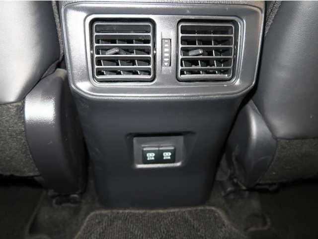 RAV4 ハイブリッドG ☆禁煙☆純正ディスプレイオ-ディオ☆車検整備付☆AC100V電源☆後側方検知☆誤発進抑制 ☆レ-ントレ-シングアシスト☆電動リヤゲ-ト☆本革シ-ト☆シ-トヒ-タ☆マルチアラウンドモニタ☆ETC(9枚目)