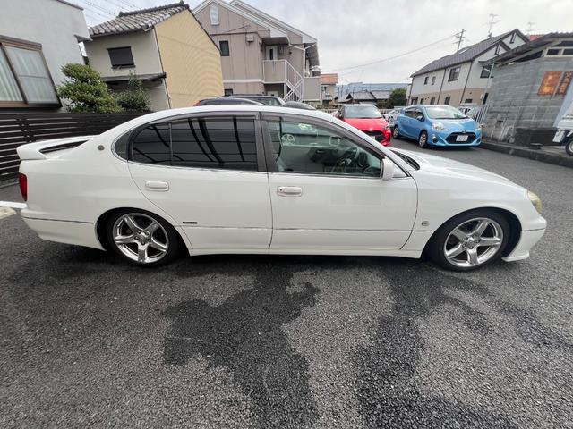 アリスト  純正ナビ サンルーフ 黒革シート ETC オートクルーズコントロール 車高調 純正サス有 純正アルミホイール 電動パワーシート キーレスキー(4枚目)