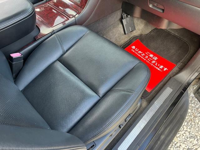 キャデラックエスカレード ＥＳＶ　０７年モデル　４ＷＤ　カロッツェリアナビ　フルセグテレビ　サンルーフ　パワーバックドア　黒レザーシート　パワーシート　２６インチアルミホイール　サイドだしマフラー　社外テールランプ　ＨＩＤヘッドライト（26枚目）