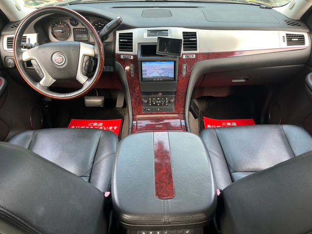 キャデラックエスカレード ＥＳＶ　０７年モデル　４ＷＤ　カロッツェリアナビ　フルセグテレビ　サンルーフ　パワーバックドア　黒レザーシート　パワーシート　２６インチアルミホイール　サイドだしマフラー　社外テールランプ　ＨＩＤヘッドライト（39枚目）
