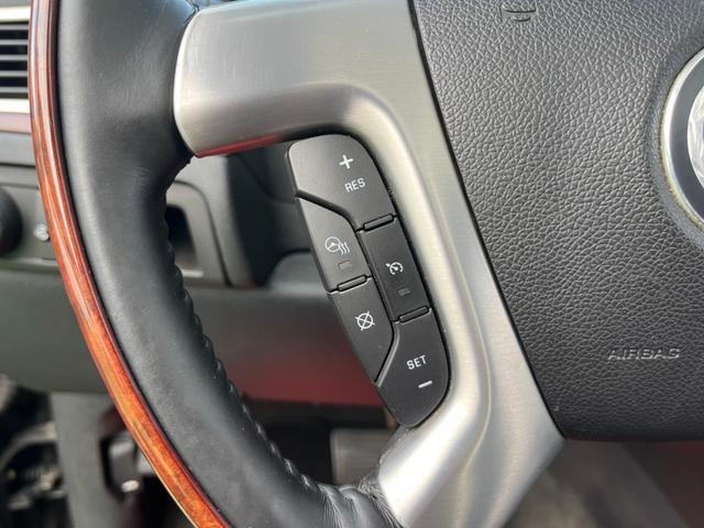 キャデラックエスカレード ＥＳＶ　０７年モデル　４ＷＤ　カロッツェリアナビ　フルセグテレビ　サンルーフ　パワーバックドア　黒レザーシート　パワーシート　２６インチアルミホイール　サイドだしマフラー　社外テールランプ　ＨＩＤヘッドライト（46枚目）