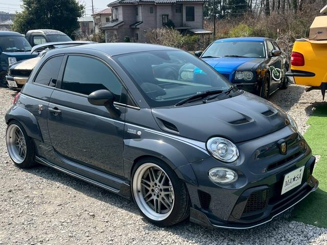 アバルト５９５ コンペティツィオーネ　ＴＨ３０９ＬＯＯＫ　スリーハンドレッドフルエアロキット　スリーハンドレッド車高調　ＡＰレーシングＦキャリパー　センターマフラーマッドカーボンディフューザー　ＥＣＵチューン　ロールゲージキット　１７ＡＷ（3枚目）