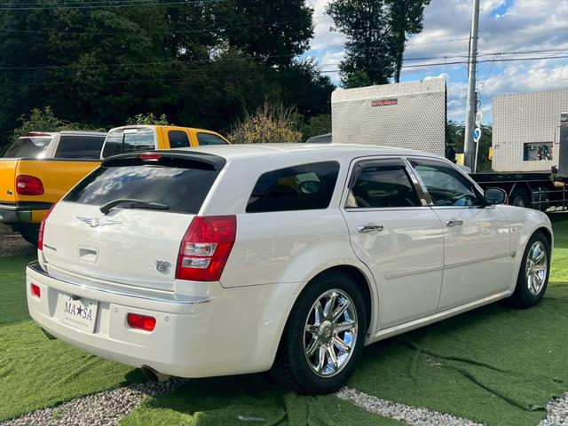 クライスラー・３００Ｃツーリング ３．５　２００６年モデル　右Ｈ　カロッツェリアナビ　フルセグテレビ　ＢＴオーディオ　バックモニター　デジタルミラー　レザーシート　メモリー付パワーシート　シートヒーター　ステアリングスイッチ　リモコンキー（5枚目）