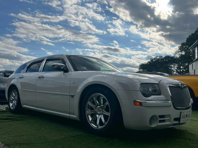 クライスラー・３００Ｃツーリング ３．５　２００６年モデル　右Ｈ　カロッツェリアナビ　フルセグテレビ　ＢＴオーディオ　バックモニター　デジタルミラー　レザーシート　メモリー付パワーシート　シートヒーター　ステアリングスイッチ　リモコンキー（10枚目）