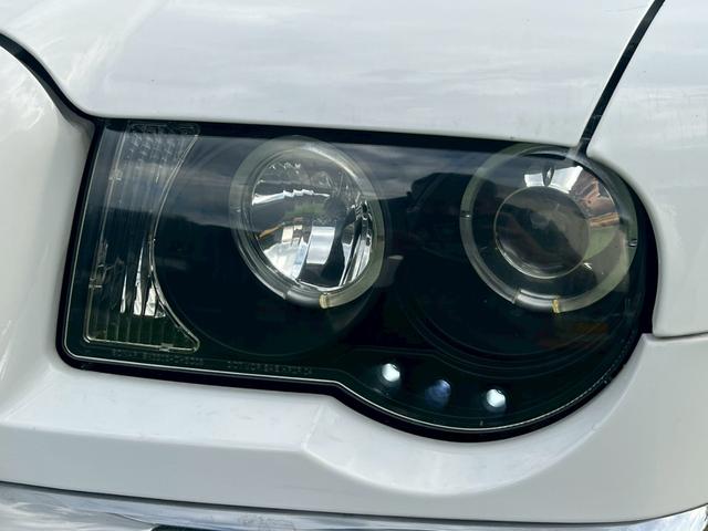 クライスラー・３００Ｃツーリング ３．５　２００６年モデル　右Ｈ　カロッツェリアナビ　フルセグテレビ　ＢＴオーディオ　バックモニター　デジタルミラー　レザーシート　メモリー付パワーシート　シートヒーター　ステアリングスイッチ　リモコンキー（14枚目）