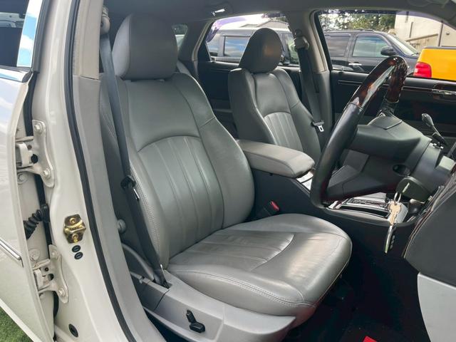 クライスラー・３００Ｃツーリング ３．５　２００６年モデル　右Ｈ　カロッツェリアナビ　フルセグテレビ　ＢＴオーディオ　バックモニター　デジタルミラー　レザーシート　メモリー付パワーシート　シートヒーター　ステアリングスイッチ　リモコンキー（20枚目）