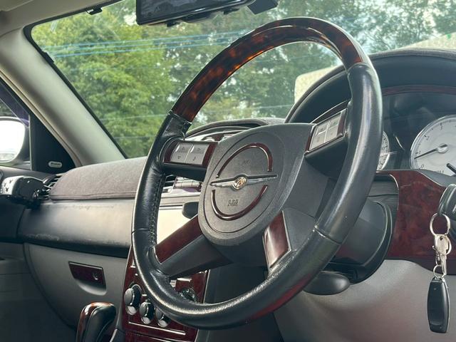 クライスラー・３００Ｃツーリング ３．５　２００６年モデル　右Ｈ　カロッツェリアナビ　フルセグテレビ　ＢＴオーディオ　バックモニター　デジタルミラー　レザーシート　メモリー付パワーシート　シートヒーター　ステアリングスイッチ　リモコンキー（22枚目）