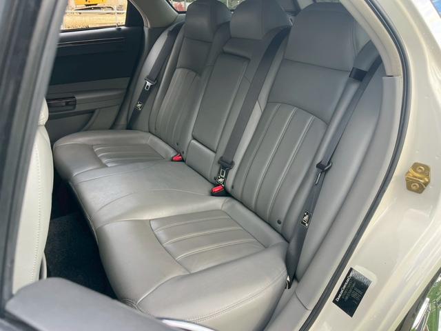 クライスラー・３００Ｃツーリング ３．５　２００６年モデル　右Ｈ　カロッツェリアナビ　フルセグテレビ　ＢＴオーディオ　バックモニター　デジタルミラー　レザーシート　メモリー付パワーシート　シートヒーター　ステアリングスイッチ　リモコンキー（31枚目）