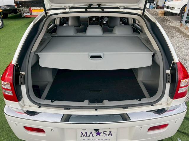 クライスラー・３００Ｃツーリング ３．５　２００６年モデル　右Ｈ　カロッツェリアナビ　フルセグテレビ　ＢＴオーディオ　バックモニター　デジタルミラー　レザーシート　メモリー付パワーシート　シートヒーター　ステアリングスイッチ　リモコンキー（34枚目）