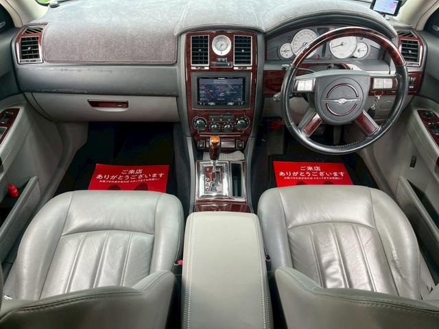 クライスラー・３００Ｃツーリング ３．５　２００６年モデル　右Ｈ　カロッツェリアナビ　フルセグテレビ　ＢＴオーディオ　バックモニター　デジタルミラー　レザーシート　メモリー付パワーシート　シートヒーター　ステアリングスイッチ　リモコンキー（36枚目）