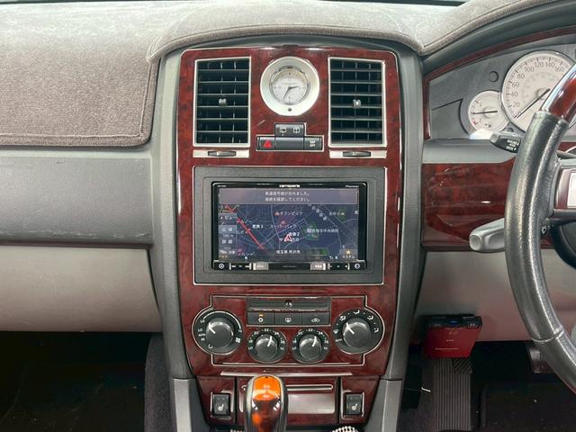クライスラー・３００Ｃツーリング ３．５　２００６年モデル　右Ｈ　カロッツェリアナビ　フルセグテレビ　ＢＴオーディオ　バックモニター　デジタルミラー　レザーシート　メモリー付パワーシート　シートヒーター　ステアリングスイッチ　リモコンキー（37枚目）