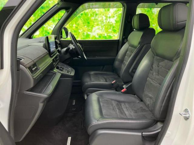 ＷＥＣＡＲＳでは各商談席に大型モニターをご用意しております！見やすい大画面でゆったりと全国の在庫をご覧いただけます！是非ご来店お待ちしております！