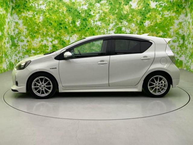 アクア Ｓ　新品タイヤ／純正エアロ／保証書／社外　ＳＤナビ／ヘッドランプ　ＨＩＤ／ＥＴＣ／ＥＢＤ付ＡＢＳ／横滑り防止装置／アイドリングストップ／バックモニター／フルセグＴＶ／エアバッグ　運転席　フルエアロ　記録簿（2枚目）