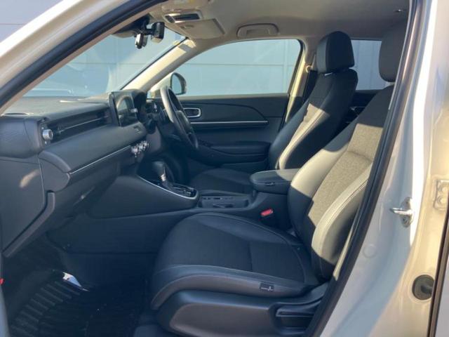 ヴェゼル ｅＨＥＶ　Ｚ　純正　８インチ　ＳＤナビ／衝突安全装置／シートヒーター　前席／車線逸脱防止支援システム／シート　ハーフレザー／電動バックドア／ドライブレコーダー　３６０°／ヘッドランプ　ＬＥＤ／ＵＳＢジャック（5枚目）