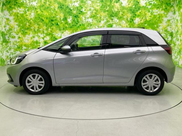 フィット eHEVベーシック 新品タイヤ/保証書/衝突安全装置/車線逸脱防止支援システム/ヘッドランプ LED/ETC/EBD付ABS/横滑り防止装置/アイドリングストップ/クルーズコントロール/エアバッグ 運転席 レーンアシスト(2枚目)