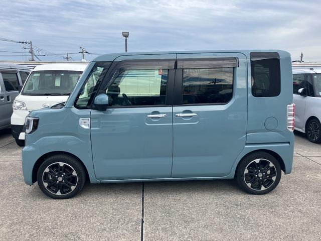 入口に除菌スプレーを設置しておりますので、ご入店時にご利用ください。