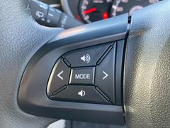 ナビゲーションの装着でステアリングホイールのスイッチが操作できます。オーディオの操作、切替が可能になり、運転しながらでも扱えるので、とても便利です♪ 6