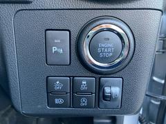 プッシュスタートボタン、コーナーセンサースイッチなど日常使うスイッチを集中配置。使いやすくなっています。 6