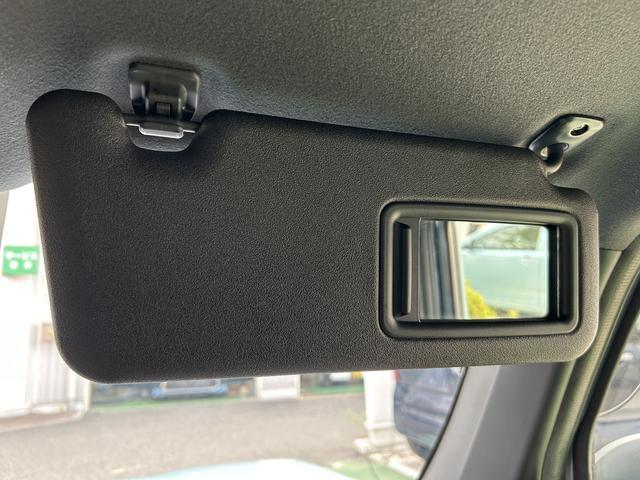 バニティミラー付きバイザー